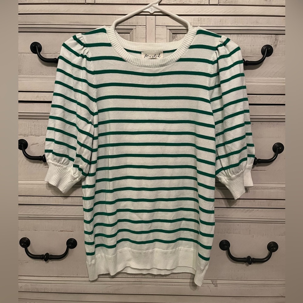 Marled White and Green Striped Short Sleeve Sweater Top